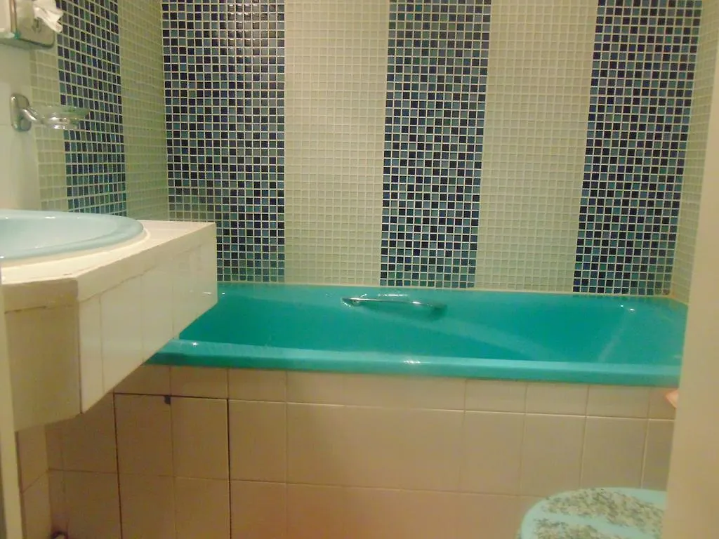 Hotel Voltaire 2*